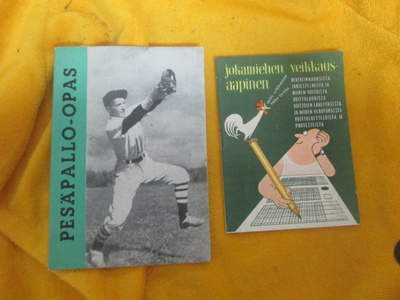 PESÄPALLO-OPAS v 1955 ja VEIKKAUSAAPINEN v 1953
