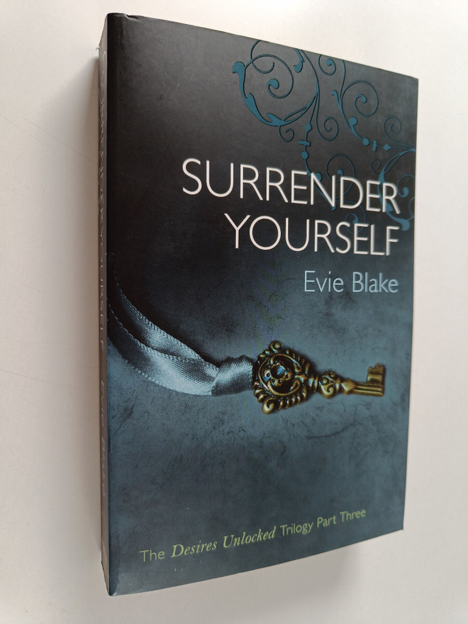 Evie Blake : Valentina Unlocked