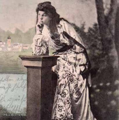NAINEN / Haaveileva viktoriaanisen ajan tyttö. 1900-l.