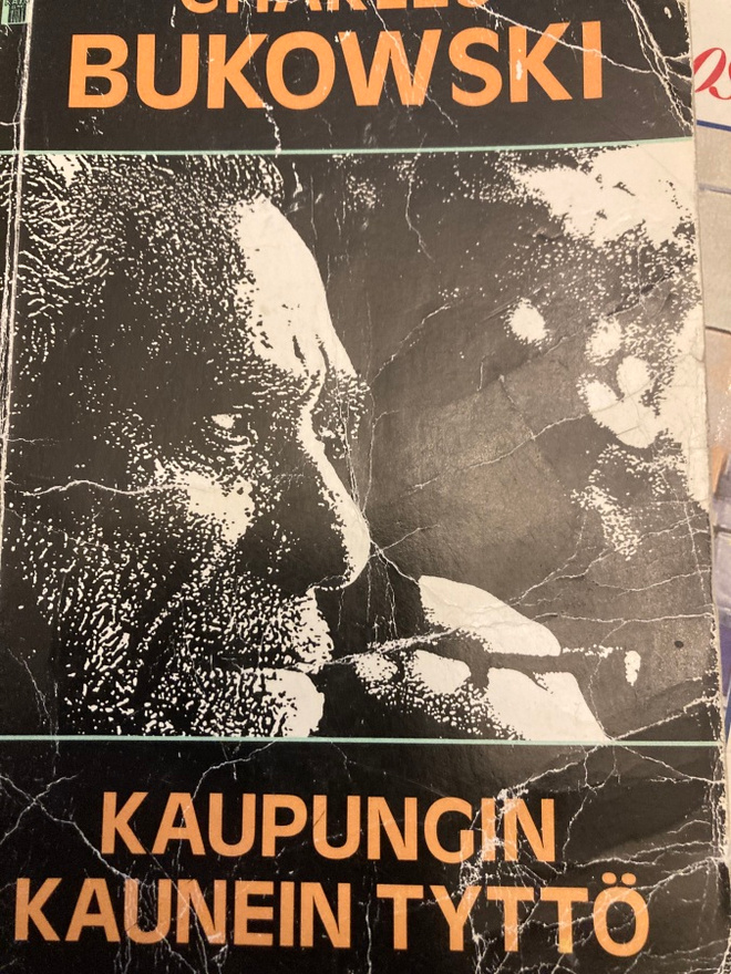 CHARLES BUKOWSKI: KAUPUNGIN KAUNEIN TYTTÖ