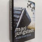 Mari Jungstedt : Kesän kylmyydessä - pikkukuva 1