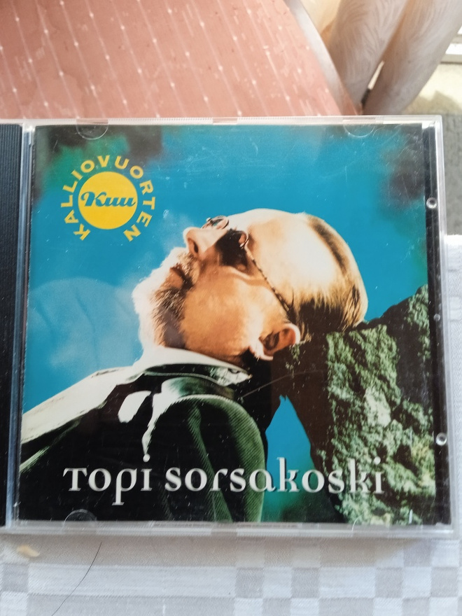 CD- LEVY :  TOPI SORSAKOSKI : KALLIOVUORTEN KUU