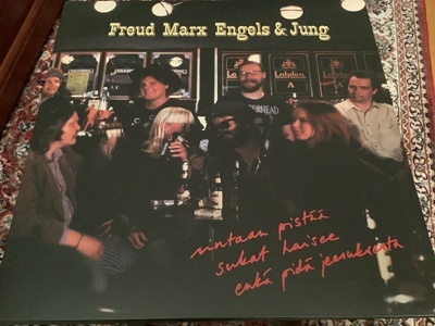 FREUD MARX ENGELS & JUNG/Rintaan Pistää, Sukat Haisee Enkä…