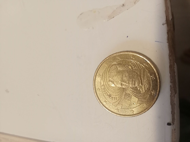 Tämä on kroatialainen 50 sentin eurokolikko.