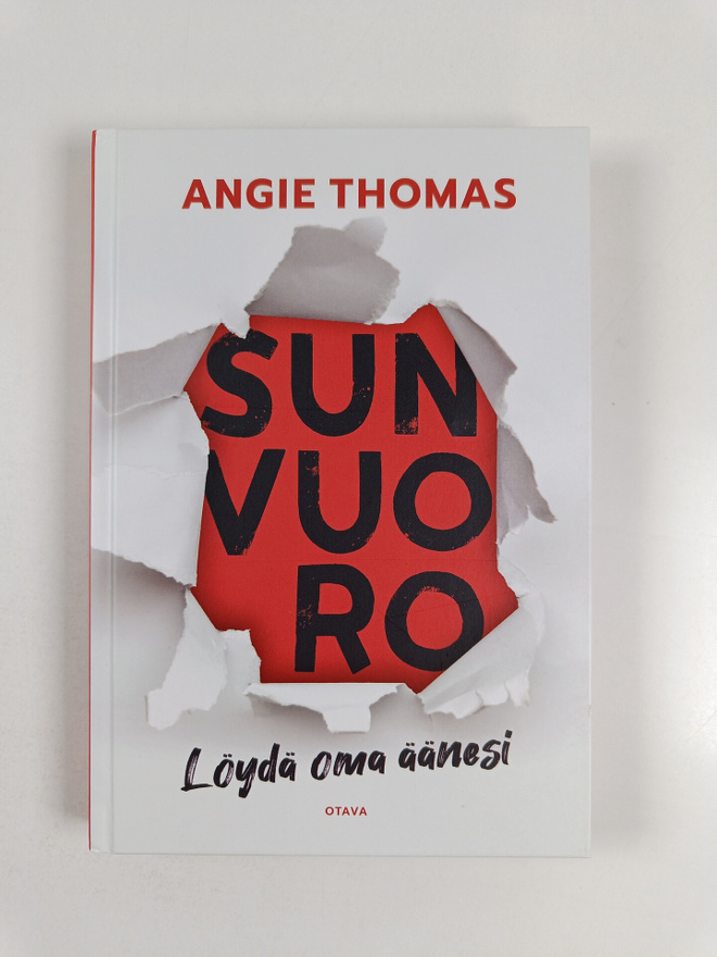 Angie Thomas : Sun vuoro : löydä oma äänesi