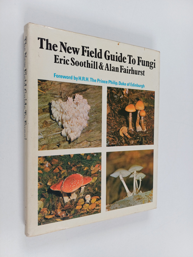 Eric Soothill ym. : The New Field Guide to Fungi
