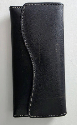 Naisten musta nahkalompakko