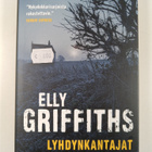 Elly Griffiths : Lyhdynkantajat - pikkukuva 1