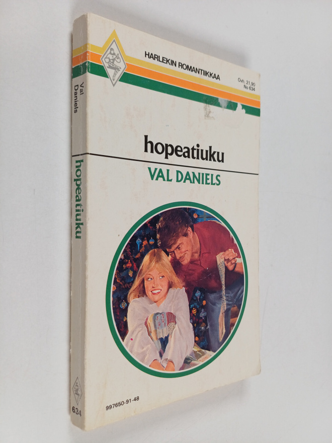 Val Daniels : Hopeatiuku