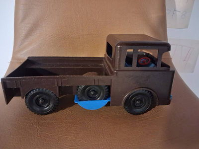 vanha, muovinen Jeep Marilyn FC170 kuorma-auto