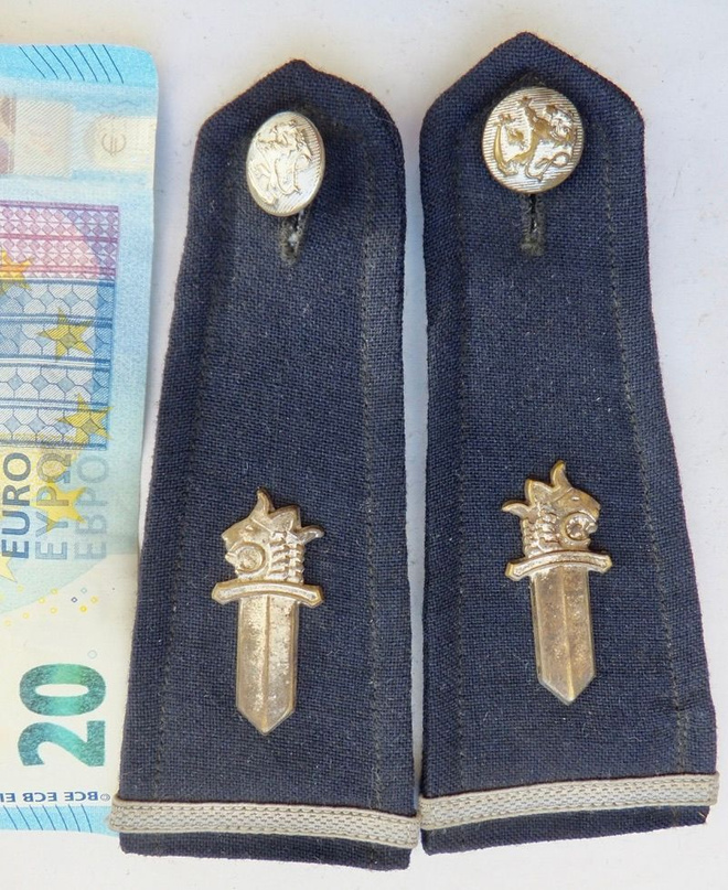 VANHAT Olkalaatat Poliisi