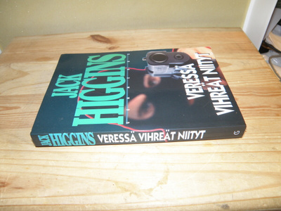 Jack Higgins Veressä vihreät niityt (nidottu)