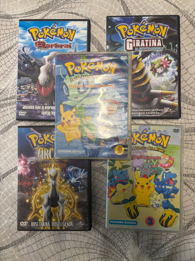 Pokemon dvd ja lisämateriaali paketti