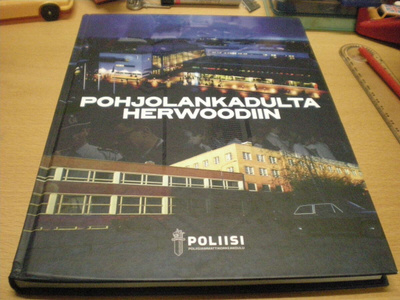 Timo Rajala: Pohjolankadulta Herwoodiin - 50 vuotta poliisik