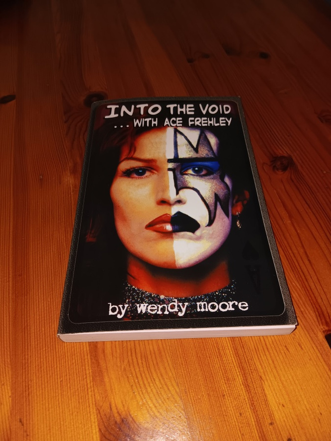 INTO THE VOID...WITH ACE FREHLEY -KIRJA (KISS)