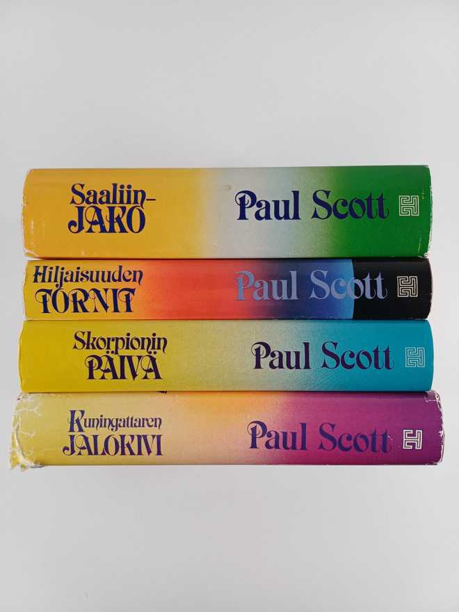Paul Scott : Intia kvartetti 1-4 : Kuningattaren jalokivi...