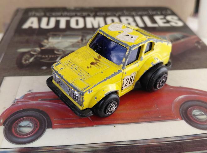 Datsun 240Z erikoinen vetomoottorilla Hong Kong