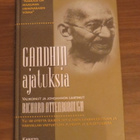 Sir Richard Attenborough (valikoinut): Gandhin ajatuksia - pikkukuva 1