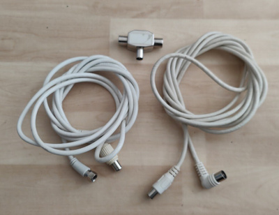 Antennijohdot 2 kpl + t-liitin