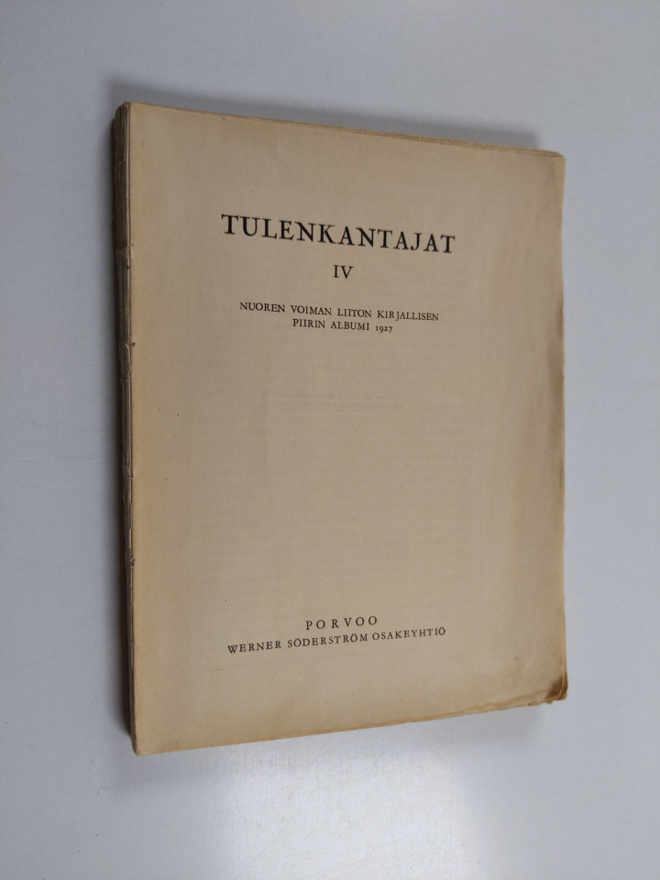 Tulenkantajat IV :Nuoren Voiman Liiton kirjallisen piirin...