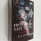 E. L. James : Fifty Shades 2 : Satutettu - pikkukuva 1