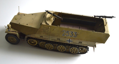 Saksalainen puolitelavaunu Sd.Kfz.251 mittakaava 1:16