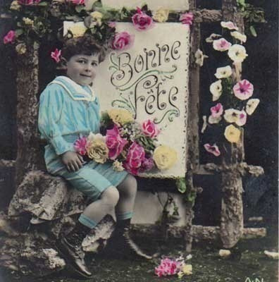 LAPSI / Hymyilevä poika ja ruusuin koristettu taulu. 1900-l.