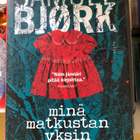 Bjørk: Minä matkustan yksin. 2016. 1.p. - pikkukuva 1