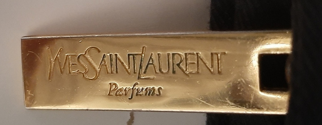 YSL musta Yves Saint Laurent meikkilaukku