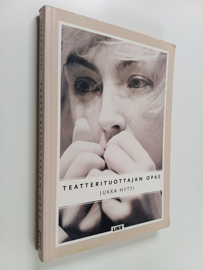 Jukka Hytti : Teatterituottajan opas (signeerattu)