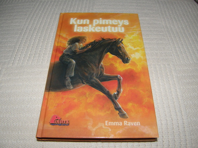 Emma Raven Kun pimeys laskeutuu
