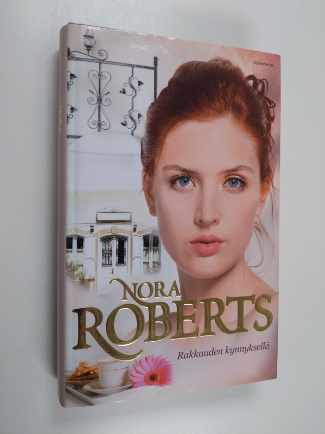Nora Roberts : Rakkauden kynnyksellä