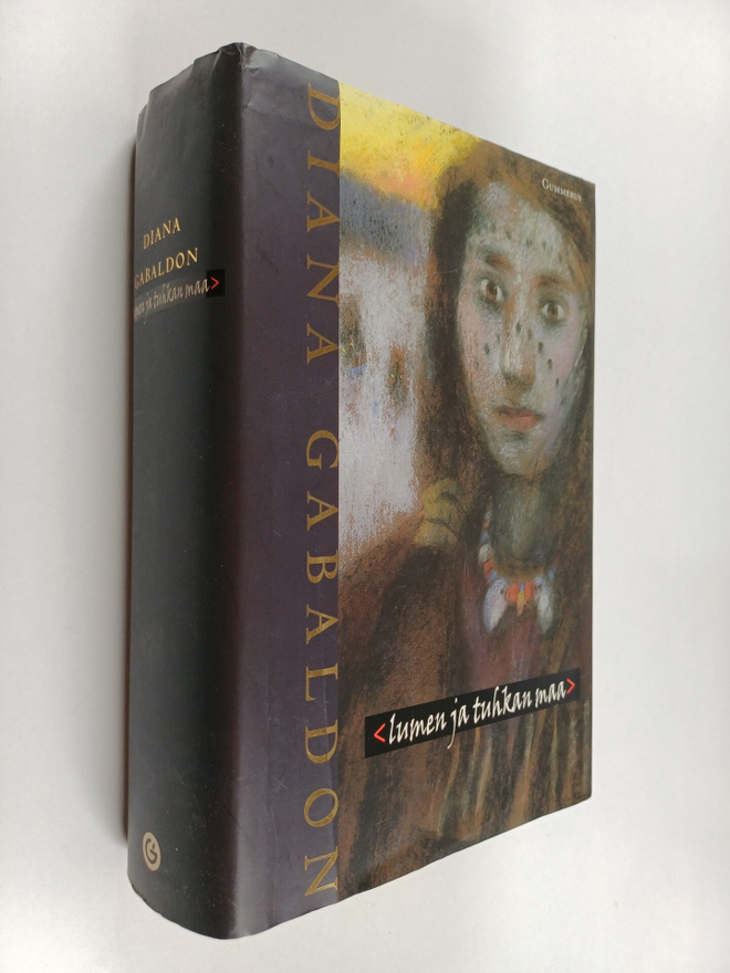 Diana Gabaldon : Lumen ja tuhkan maa