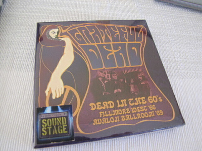 Grateful Dead Dead in the 60s 3 cd boxi muoveissa