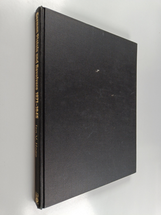 Ian V. Hogg : German pistols and revolvers 1871-1945