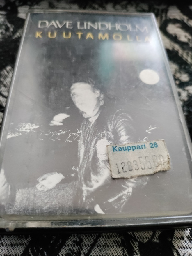 Dave Lindholm :  Kuutamolla   cas