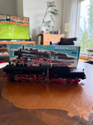 Märklin veturi alkuperäisessä pakkauksessa
