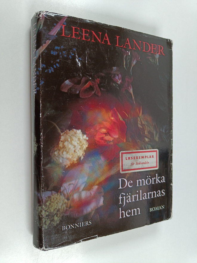 Leena Lander : De mörka fjärilarnas hem : roman