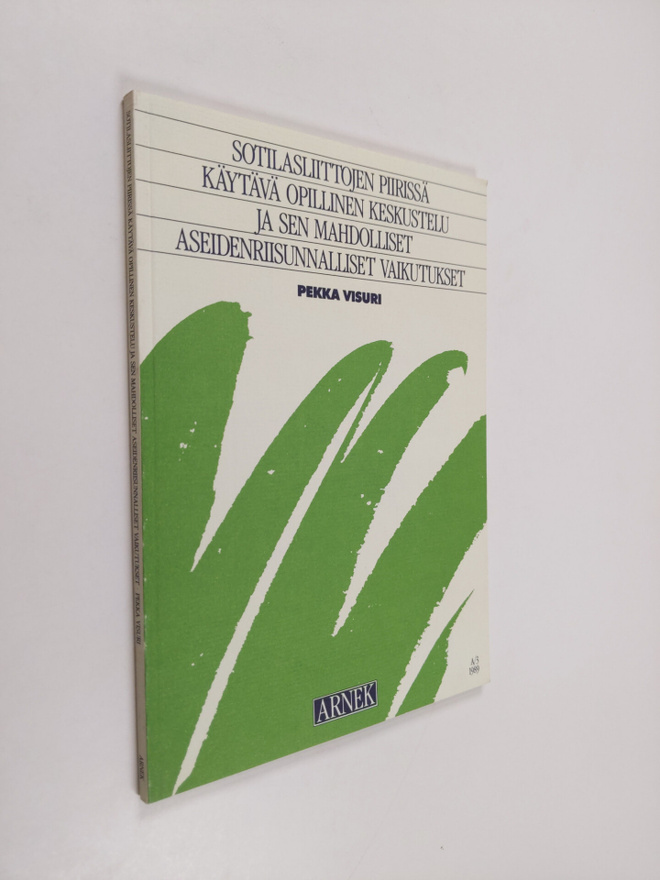 Pekka Visuri ym. : Sotilasliittojen piirissä käytävä opil...
