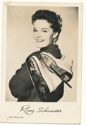 Filmitähti ROMY SCHNEIDER luistimineen - vanha kortti