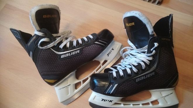 BAUER Supreme koko 40,5 jääkiekkoluistimet.