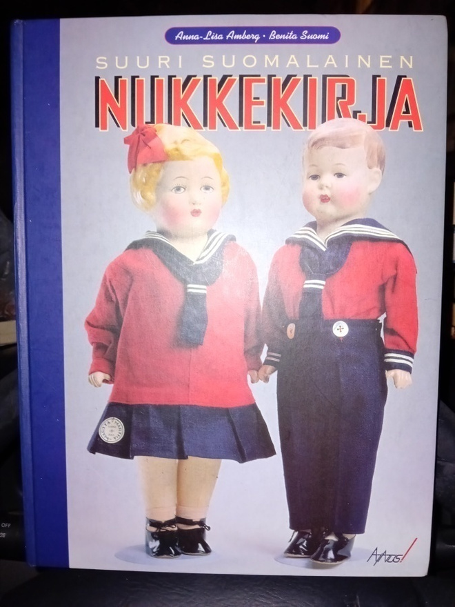 Amberg : Suuri suomalainen nukkekirja  ( SIS POSTIKULU  )