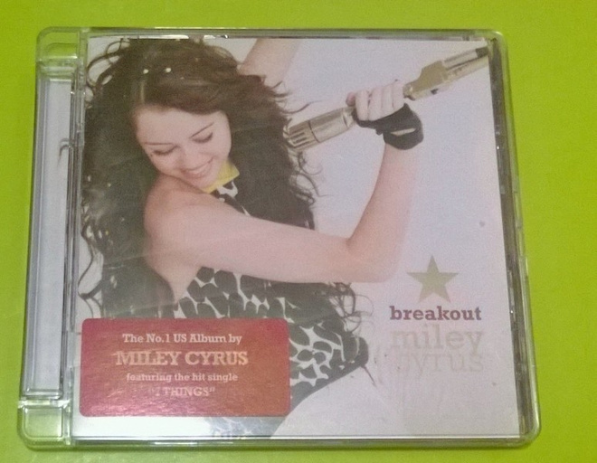 MILEY CYRUS: BREAKOUT