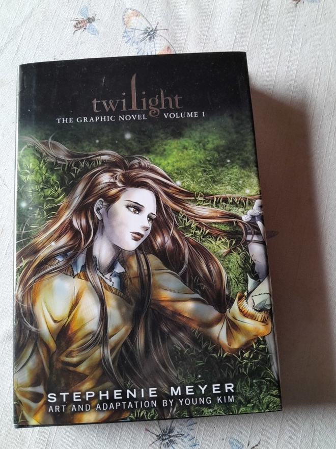 stephenie meyer art and adaptation by young kim twilight