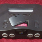 Nintendo 64 konsoli originaalit piuhat, ohjain ja Mario 64 - pikkukuva 2