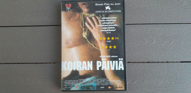 DVD: Koiran Päiviä (O: Ulrich Seidl 2001)