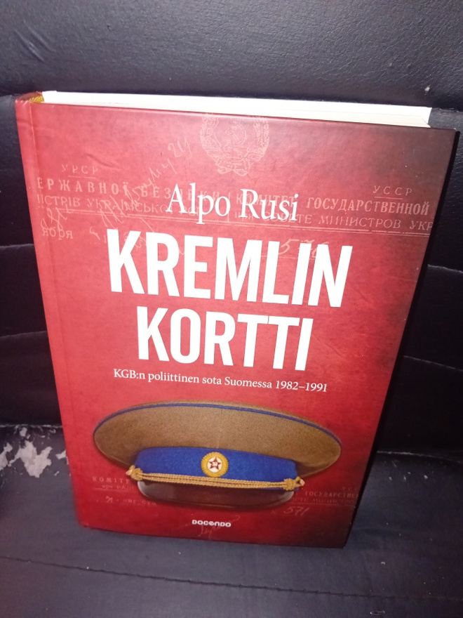 Alpo Rusi  : Kremlin kortti  ( SIS POSTIKULU )