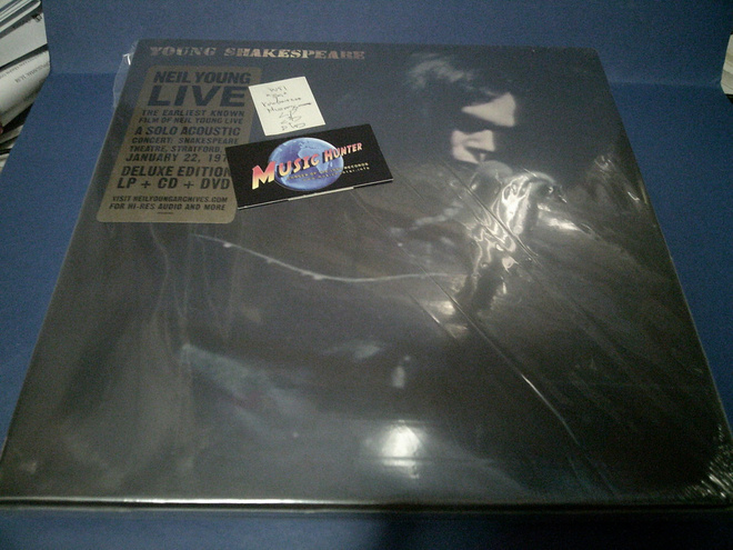 NEIL YOUNG - YOUNG SHAKESPEARE UUSI LP + CD + DVD BOKSI