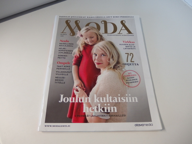 Moda -lehti , nro 8/2012, mm. upea iltalaukku ja pitsibolero