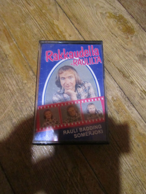 Rauli Badding Somerjoki : Rakkaudella Raulilta kasetti